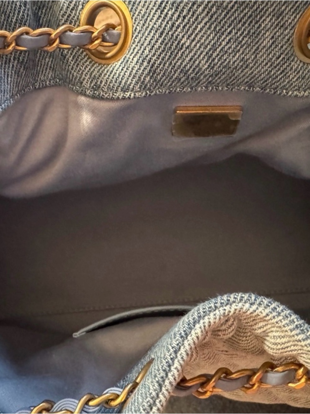 CHANEL Light Blue Quilted Denim Shoulder Bag with Gold-Tone Chain - Picture 3 of 5